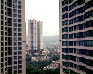 Illustration for article titled Maximum City: Dizzying Images of Mumbai's Sky High Building Boom